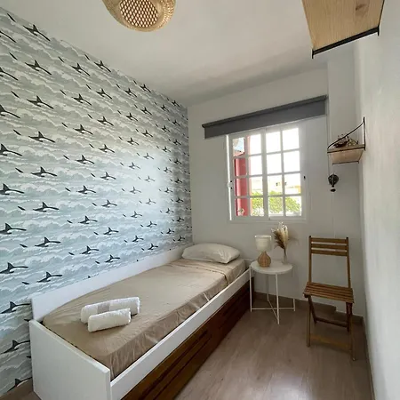 Seaside Paradise - 2 Bedroom With Ocean Views & Air Conditioning In アパート *