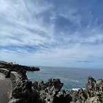Apartment Seaside Paradise - 2 Bedroom With Ocean Views & Air Conditioning In *