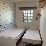 Seaside Paradise - 2 Bedroom With Ocean Views & Air Conditioning In Apartment *