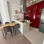 Apartment Seaside Paradise - 2 Bedroom With Ocean Views & Air Conditioning In *