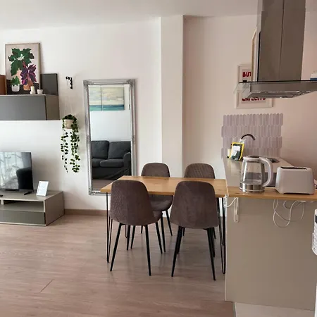 Seaside Paradise - 2 Bedroom With Ocean Views & Air Conditioning In