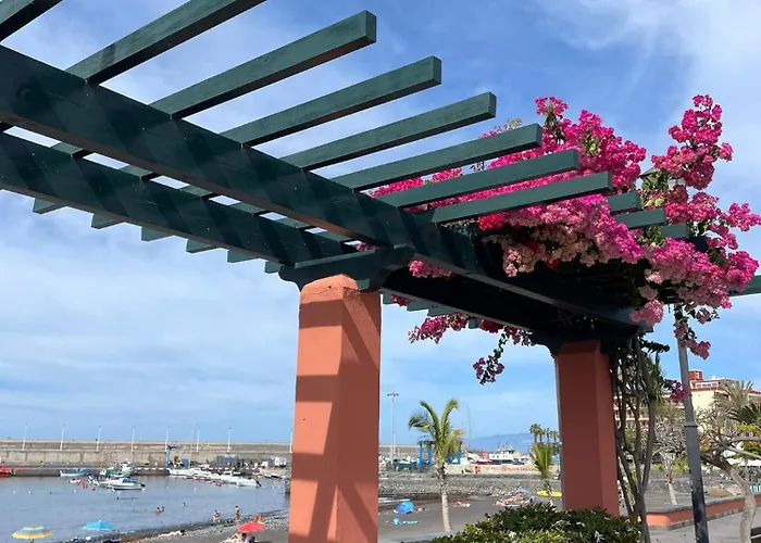 Seaside Paradise - 2 Bedroom With Ocean Views & Air Conditioning In