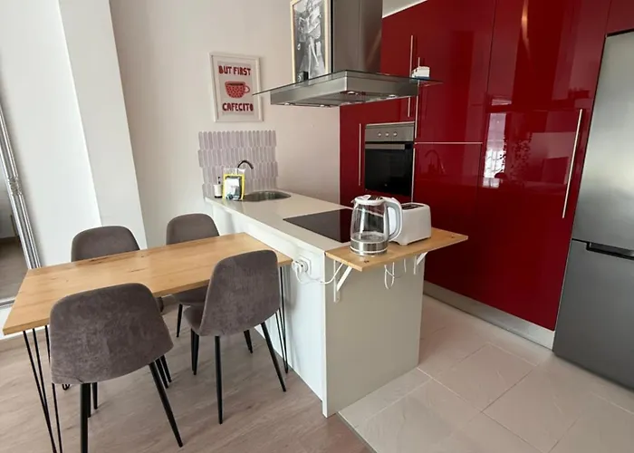 Апартаменты Seaside Paradise - 2 Bedroom With Ocean Views & Air Conditioning In *