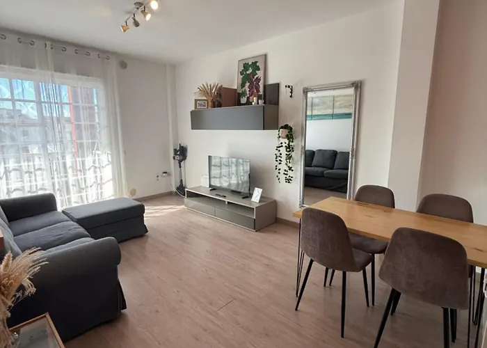 Апартаменты Seaside Paradise - 2 Bedroom With Ocean Views & Air Conditioning In