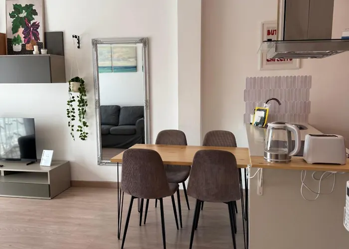 Seaside Paradise - 2 Bedroom With Ocean Views & Air Conditioning In