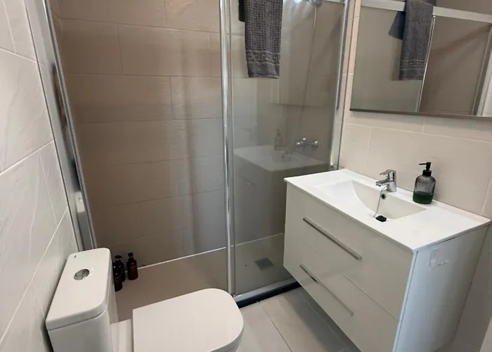 Апартаменты Seaside Paradise - 2 Bedroom With Ocean Views & Air Conditioning In