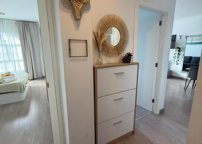 Seaside Paradise - 2 Bedroom With Ocean Views & Air Conditioning In Playa de San Juan (Tenerife)