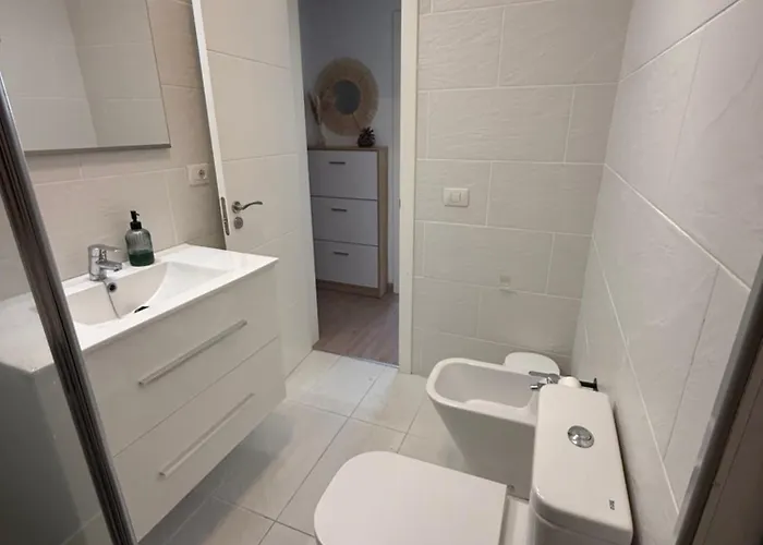 Seaside Paradise - 2 Bedroom With Ocean Views & Air Conditioning In Playa de San Juan (Tenerife)