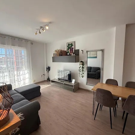 Apartment Seaside Paradise - 2 Bedroom With Ocean Views & Air Conditioning In