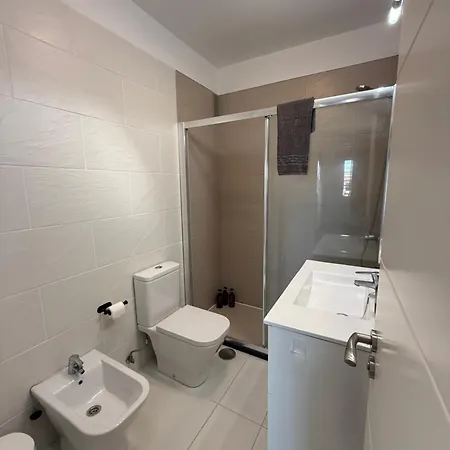 Apartment Seaside Paradise - 2 Bedroom With Ocean Views & Air Conditioning In *