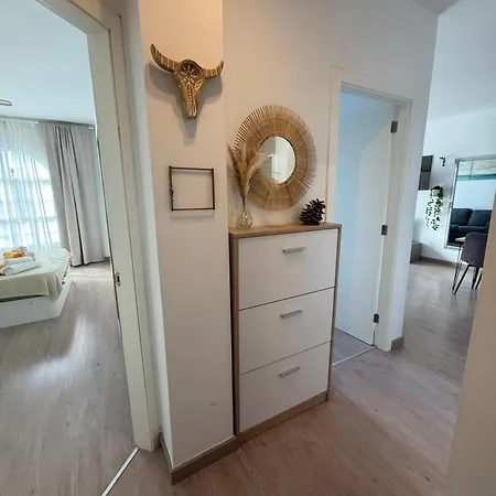 Seaside Paradise - 2 Bedroom With Ocean Views & Air Conditioning In Playa de San Juan (Tenerife)